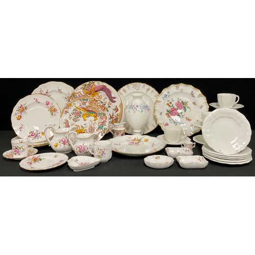 5545 - Royal Crown Derby - tableware, pattern inc Avesbury, Posies, Derby Days etc, inc plates, jugs, wavy ... 