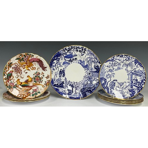 5055A - A set of three Royal Crown Derby Olde Avesbury dessert plates, 21.5cm diameter, first quality; a set... 