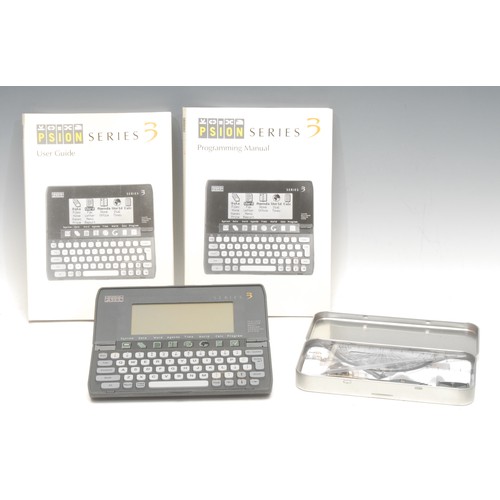 217 - Early computing – A Psion Series 3 mini computer (1991-1998) 165 x 85 x 22mm with user guide and pro... 