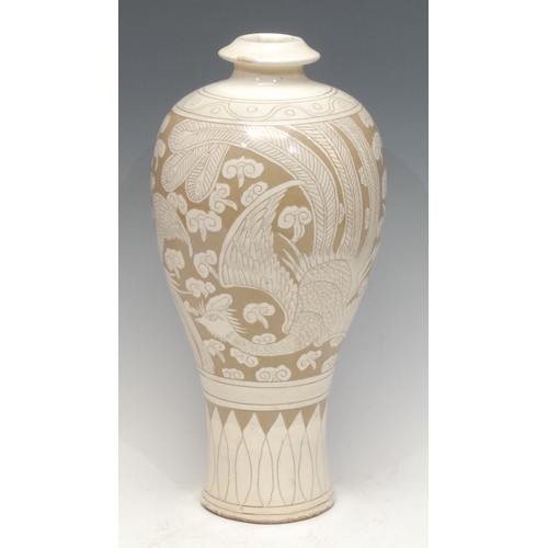 927 - A Chinese stoneware Cizhou style inverted baluster vase, incised with phoenix and clouds, 34.5cm, un... 