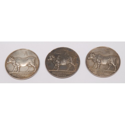 246 - Numismatics - a set of three silver agricultural medals (1814), Obv. VACCINATIONS MUNICIPALES DE PAR... 