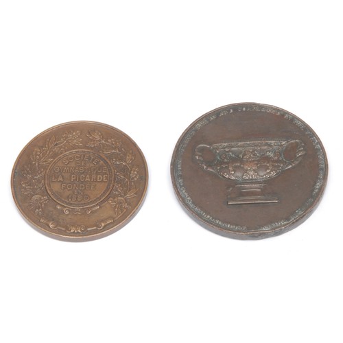 250 - Numismatics - an Early 19th century Thomason Vase commemorative bronze medal, Obv. Thomason Vase cas... 