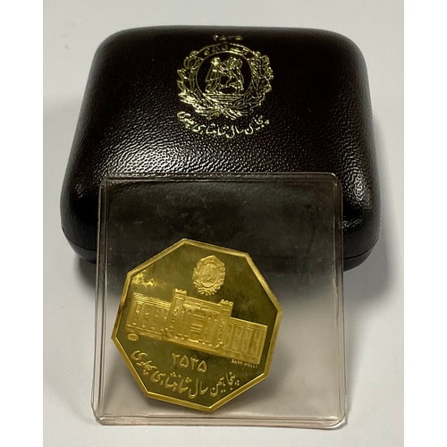 238 - An Iranian 22ct gold octagonal coin, The 50 Years Pahlavi Dynasty, Iranian date 2525, year of the co... 