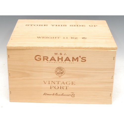 200 - Wines & Spirits - six bottles of Graham's Port, 2007, 75cl, cased (6)