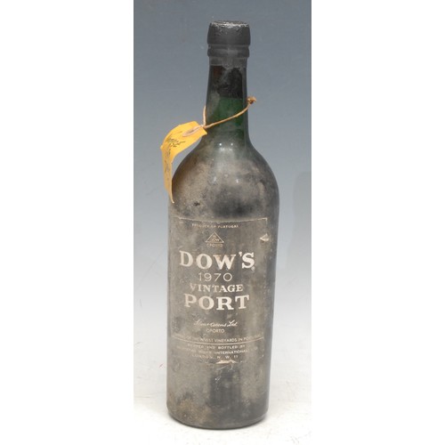 197 - Port -Dows 1970, vintage Port, black label, shipped and bottles by Courtenay Wines (international) L... 