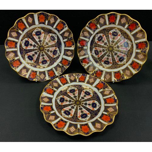 6 - Three Royal Crown Derby 1128 pattern wavy edge plates, each approx. 22cm diameter, all first quality... 