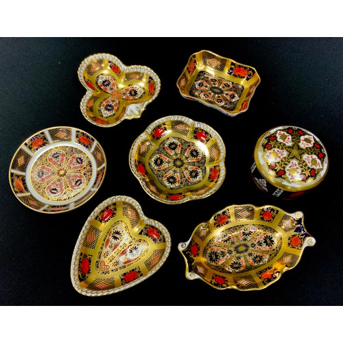 113 - Royal Crown Derby 1128 pattern trinket trays including multi lobed dishes, circular; etc, all first ... 