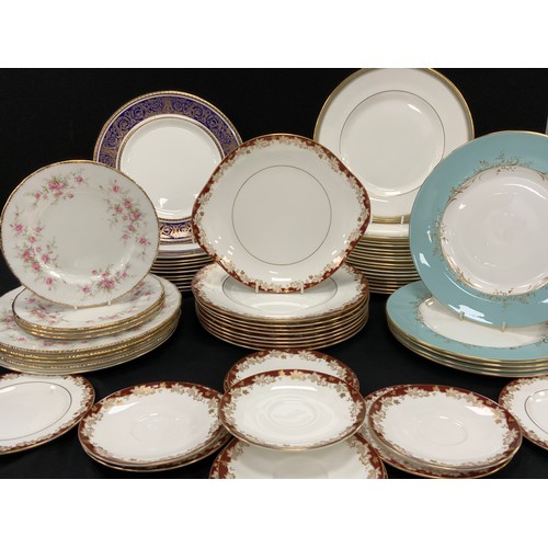 149 - Royal Doulton and other table ware - Clarendon dinner plates, (17). Imperial Blue dinner plates (11)... 