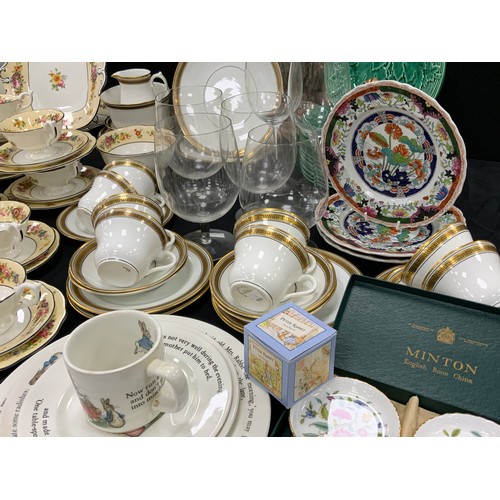 169 - A Coalport tea service for twelve including; two picnic plates, twelve tea cups and saucers,etc; Gre... 