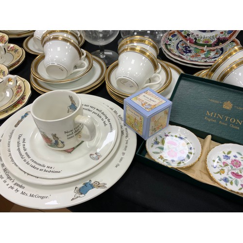 169 - A Coalport tea service for twelve including; two picnic plates, twelve tea cups and saucers,etc; Gre... 