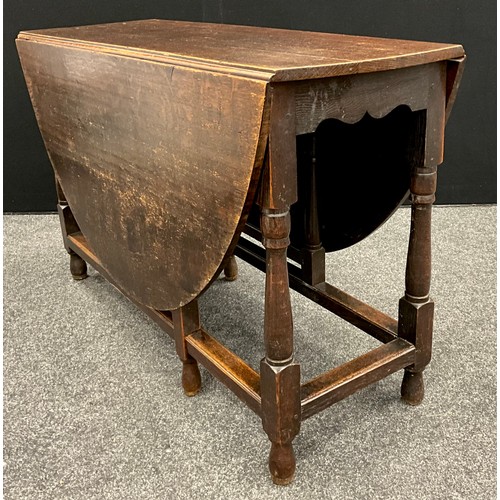 192A - A 19th century oak drop leaf table, oval top, turned supports, peg joints, 151.5cm x 122cm open (43.... 