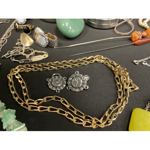 304 - jewellery - silver dress rings, earrings, sterling silver evening bag/mirror, napkin clip, etc part ... 