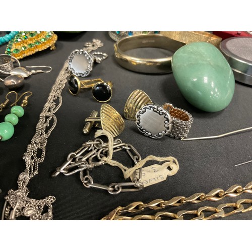 304 - jewellery - silver dress rings, earrings, sterling silver evening bag/mirror, napkin clip, etc part ... 