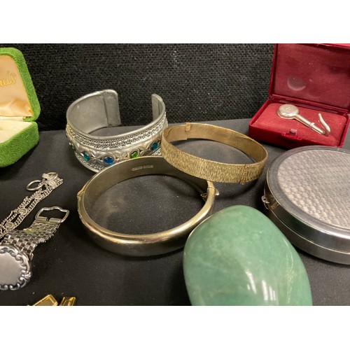 304 - jewellery - silver dress rings, earrings, sterling silver evening bag/mirror, napkin clip, etc part ... 