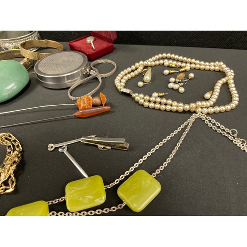 304 - jewellery - silver dress rings, earrings, sterling silver evening bag/mirror, napkin clip, etc part ... 