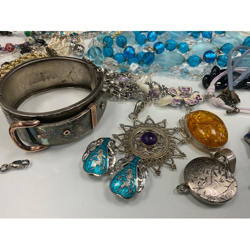 306 - Jewellery - Victorian rose metal and silver belt buckle hinge bangle, Birmingham 1885, 32.6g gross, ... 