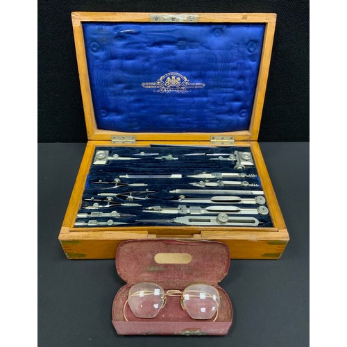 307 - An early 20th century Stanley draughtsman's drawing implement's set, with assorted tools, adjustable... 