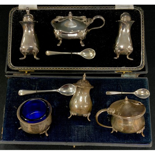318 - A William Suckling silver cruet set including mustard pot, salt and pepper shaker, case, Birmingham,... 