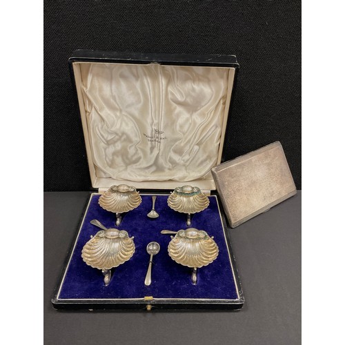 320 - A George VI silver engine turned cigarette case, W T Toghill & Co, Birmingham 1939, 8.25cm x 14cm, 2... 