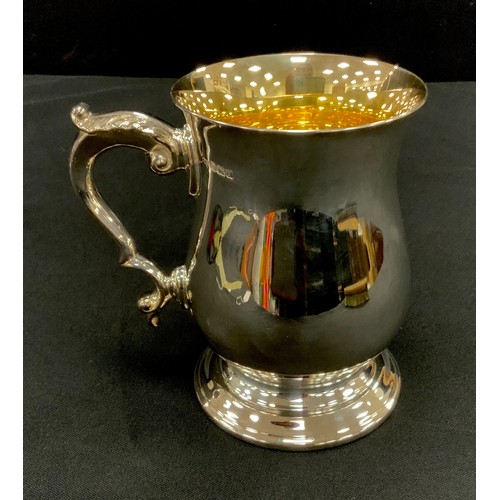 324 - A George II style silver mug, Sheffield 1998, 383.6grams
