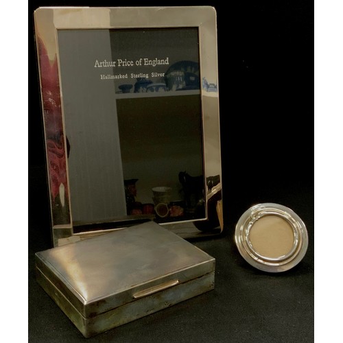 326 - Silver - Walker and Hall silver mounted cigarette box, Sheffield 1959, silver hallmarked frame, 21.5... 