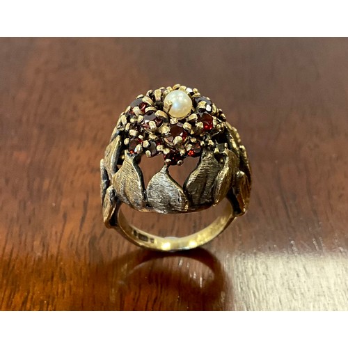 431 - A garnet and seed pearl cluster ring, 9ct gold shank, size K, London 1967. 9.3g gross