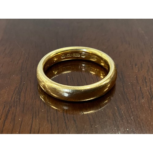 432 - A 22ct gold wedding band, J/K, 7.9g gross