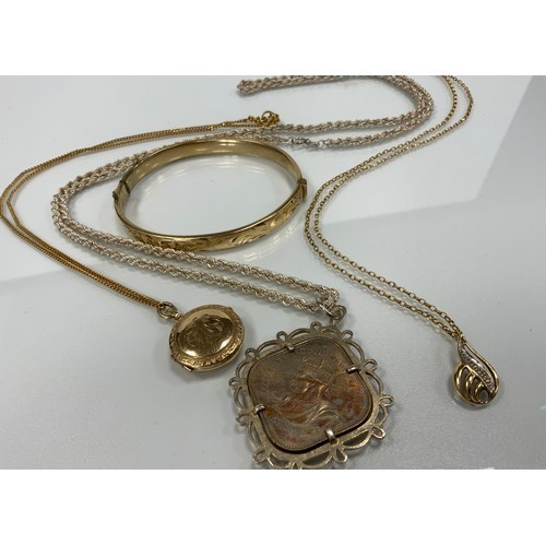 450 - Jewellery - a 9ct gold pendant necklace, 3.7g;  another gold plated locket;  rolled gold hinge bangl... 