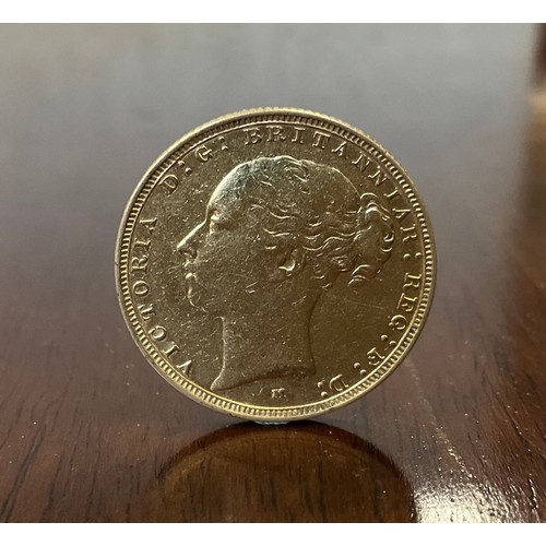 472 - A Victorian ‘Young Head’ sovereign. 1886, 8g.