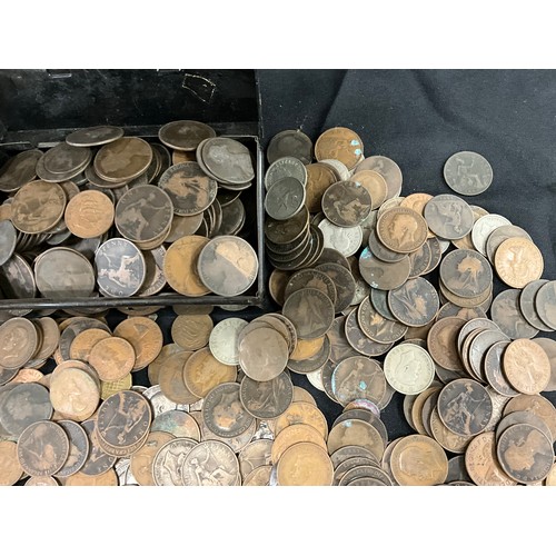 308 - Coins - Victorian Crown 1889.  Half crown 1880.  Shilling 1872.  1922 half crown, shilling, assorted... 