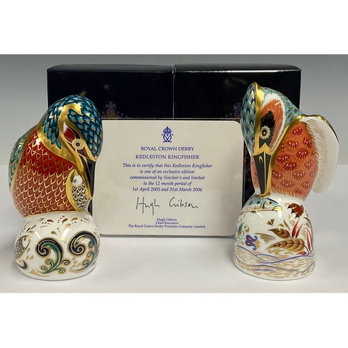 29 - A Royal Crown Derby paperweight, Kedleston Kingfisher, Sinclair exclusive, gold stopper, certificate... 