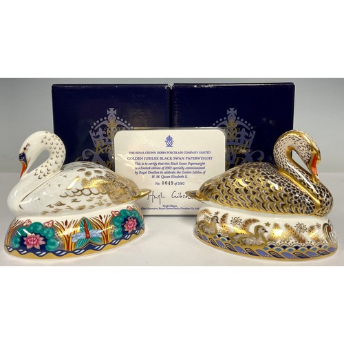 31 - A Royal Crown Derby paperweight, Golden Jubilee Black Swan, commissioned by Royal Doulton to celebra... 