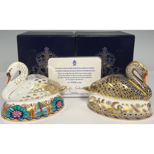 31 - A Royal Crown Derby paperweight, Golden Jubilee Black Swan, commissioned by Royal Doulton to celebra... 