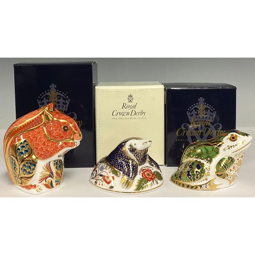 39 - A Royal Crown Derby paperweight, Mulberry Hall Frog, limited edition 395/500, gold stopper, boxed; o... 