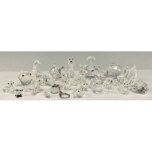 42 - A quantity of Swarovski crystal animals including Dachshund, Swan, Goose, Hippopotamus, Puffer Fish,... 