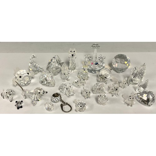 42 - A quantity of Swarovski crystal animals including Dachshund, Swan, Goose, Hippopotamus, Puffer Fish,... 