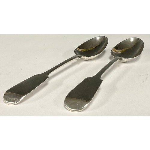 60 - A pair of Victorian fiddle pattern table spoons, 22cm long, London 1871, 146g