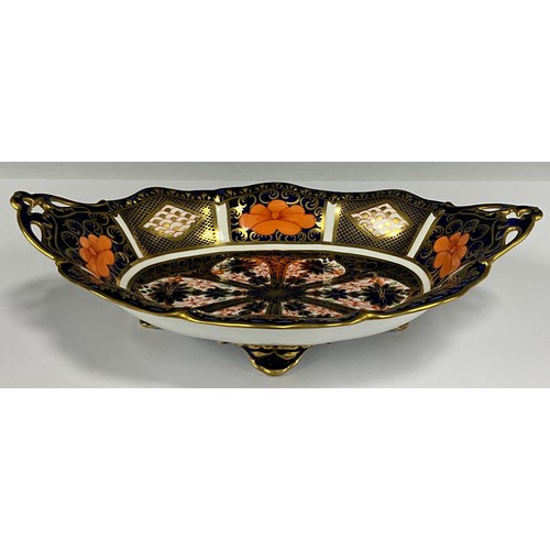 135 - A Royal Crown Derby 1128/1375 pattern footed oval bowl, 26cm wide