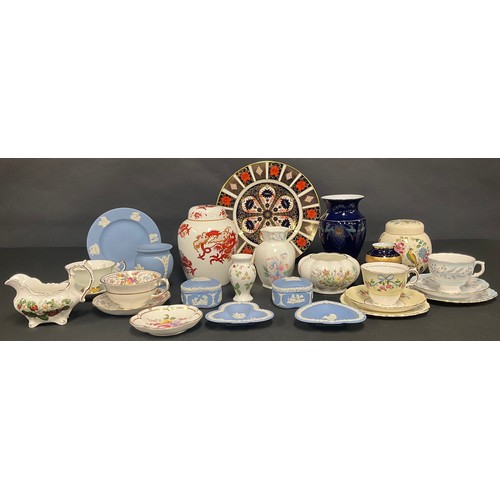 146 - A Royal Crown Derby 1128 Imari dinner plate, 27cm diameter, (1st) quality, Wedgwood Jasperware, Crow... 