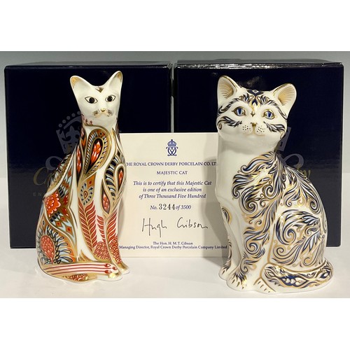 305 - A Royal Crown Derby paperweight, Majestic Cat, limited edition 3,244/3,500, gold stopper, certificat... 