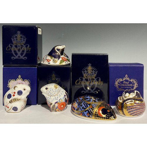 317 - A Royal Crown Derby paperweight, Poppy Mouse, gold stopper, boxed; others, Mole, Harvest Mouse, Imar... 