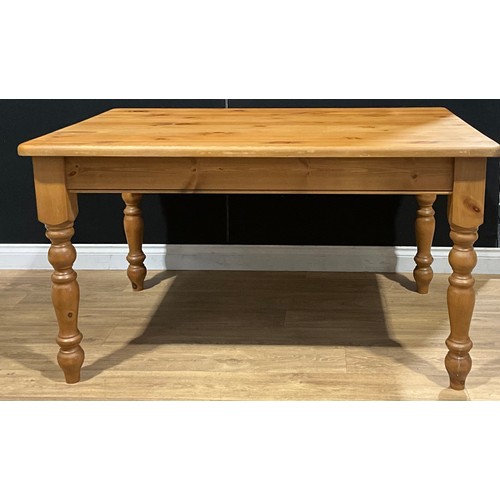 456 - A Victorian style pine farmhouse kitchen table, 76.5cm high, 137.5cm long, 91cm deep