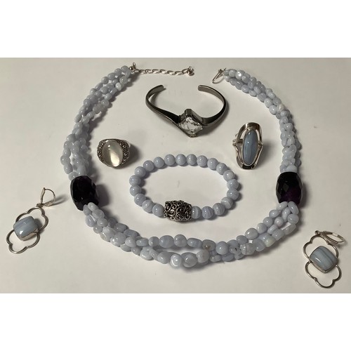 472 - Jewellery - a 925 silver bracelet, inset with crystal stone; a 925 silver and pearl type necklace; e... 