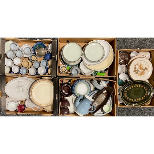 500 - A quantity of Denby tableware, various patterns, including Reflections, Whisper, Cotswold, Memories,... 