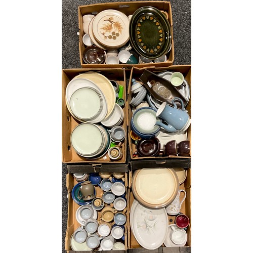 500 - A quantity of Denby tableware, various patterns, including Reflections, Whisper, Cotswold, Memories,... 