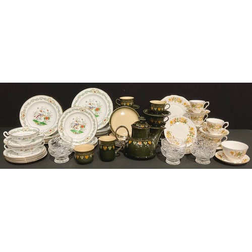 494 - A Spode Mayfair pattern part dinner service, Harrods exclusive, comprising dinner plates, dessert pl... 