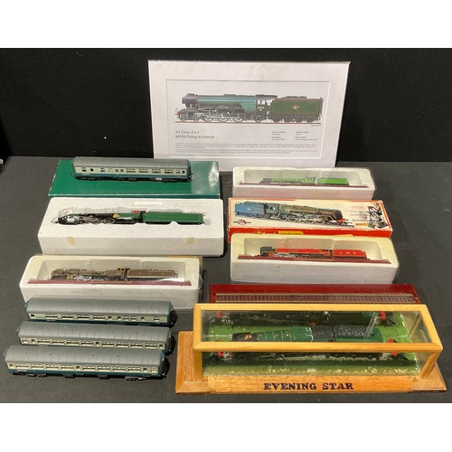 499 - Hornby OO gauge Model Railways- Evening Star locomotive and tender inc display case, Southern Cresce... 