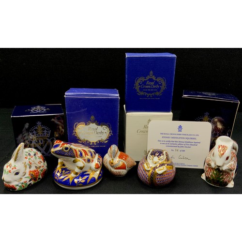 62 - Royal Crown Derby paperweights including; Meadow Rabbit, gold stopper, Dormouse, gold stopper, Frog,... 