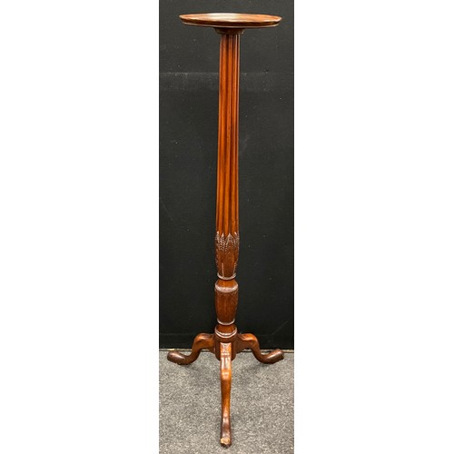 187 - A mahogany tall torchere pot stand / Jardiniere stand, turned dish top, reeded column, cabriole trip... 