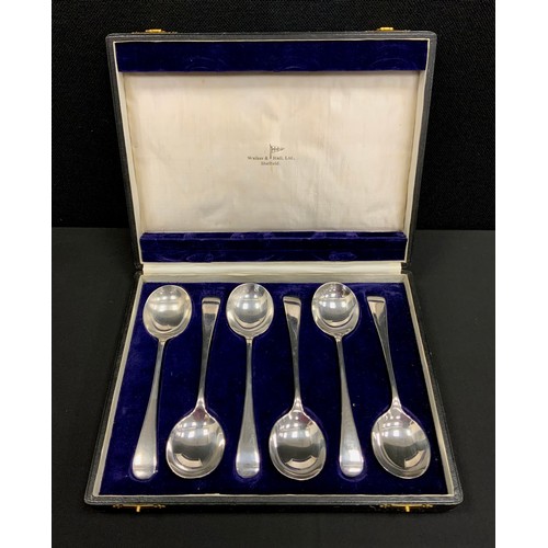 264 - A set of six silver Walker and Hall spoons, Sheffield 1919, 407.7 grams,cased